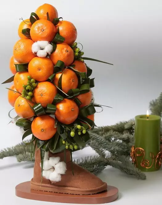 Nyttår Topiary (48 bilder): Hvordan lage et juletre, krans og annet Topiaria for det nye året? Master Class for nybegynnere 19377_9