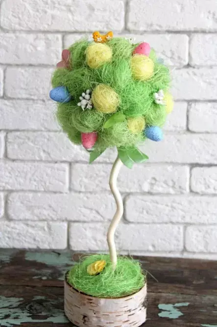 Easter Topiary (29 mga larawan): Topiaria para sa Pasko ng Pagkabuhay sa hugis ng mga itlog Gawin ito sa iyong sarili, step-by-step na master class at mga kagiliw-giliw na ideya 19388_11