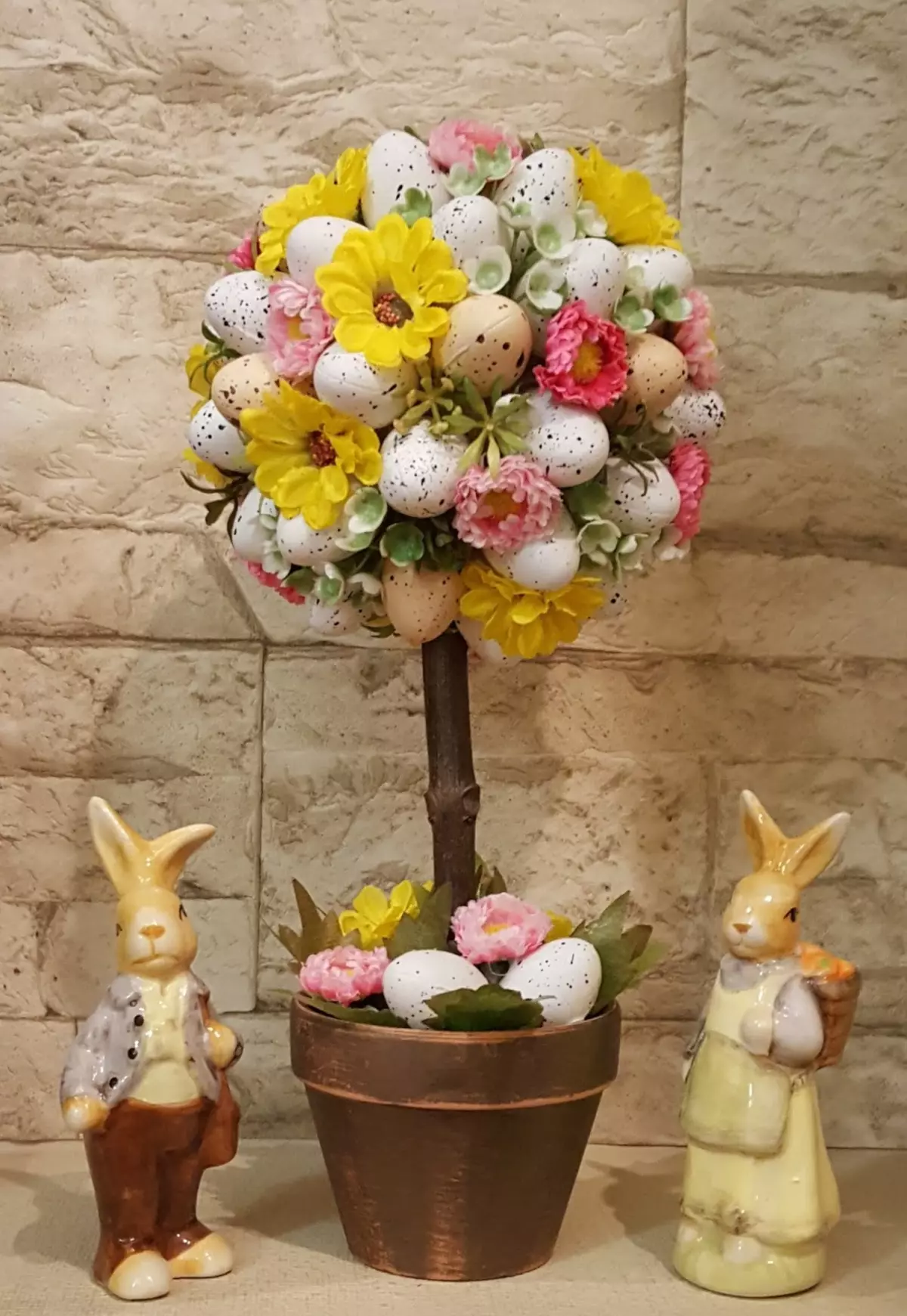 Easter Topiary (29 Gambar): Taliaria untuk Paskah dalam bentuk telur melakukannya sendiri, kelas induk langkah demi langkah dan idea-idea yang menarik 19388_13