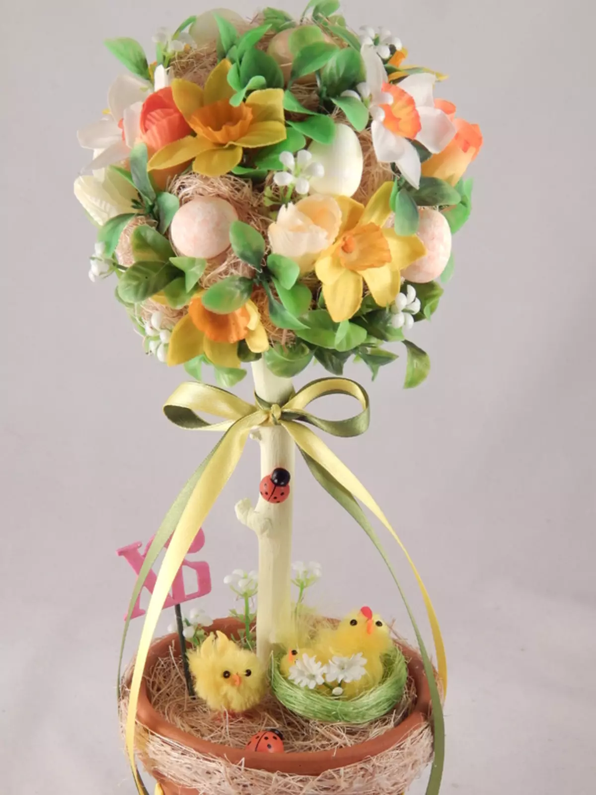 Topiary Easter (29 عکس): Topiaria برای عید پاک به شکل تخم مرغ آن را خودتان انجام دهید، کلاس های کارشناسی ارشد گام به گام و ایده های جالب 19388_20