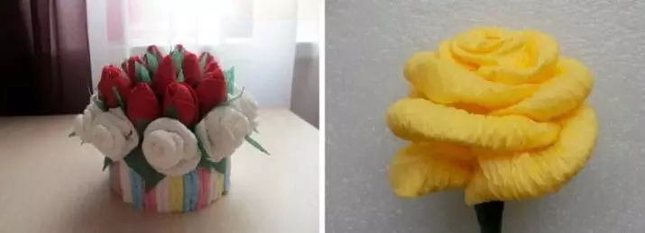 Kako narediti Rose iz prtica? 57 Fotografija rožerjev iz papirnatih prtičkov s svojimi rokami korak za korakom. Kako enostavno ga zložiti v kozarec tkanine prtičkov? 19415_57