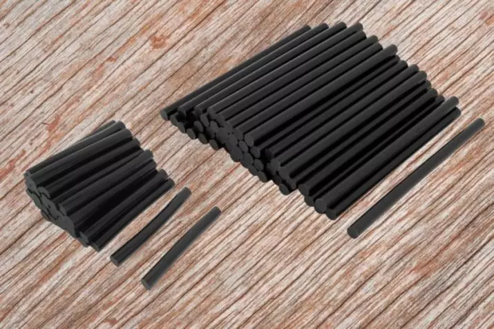 Βέργες για κόλλα πιστόλι: κόλλα 7-11 mm και άλλα μεγέθη, μαύρου χρώματος ράβδοι για ζεστό πιστόλια και διαφανή. Πώς να τα τοποθετήσετε και ποια είναι αυτά; 19462_22