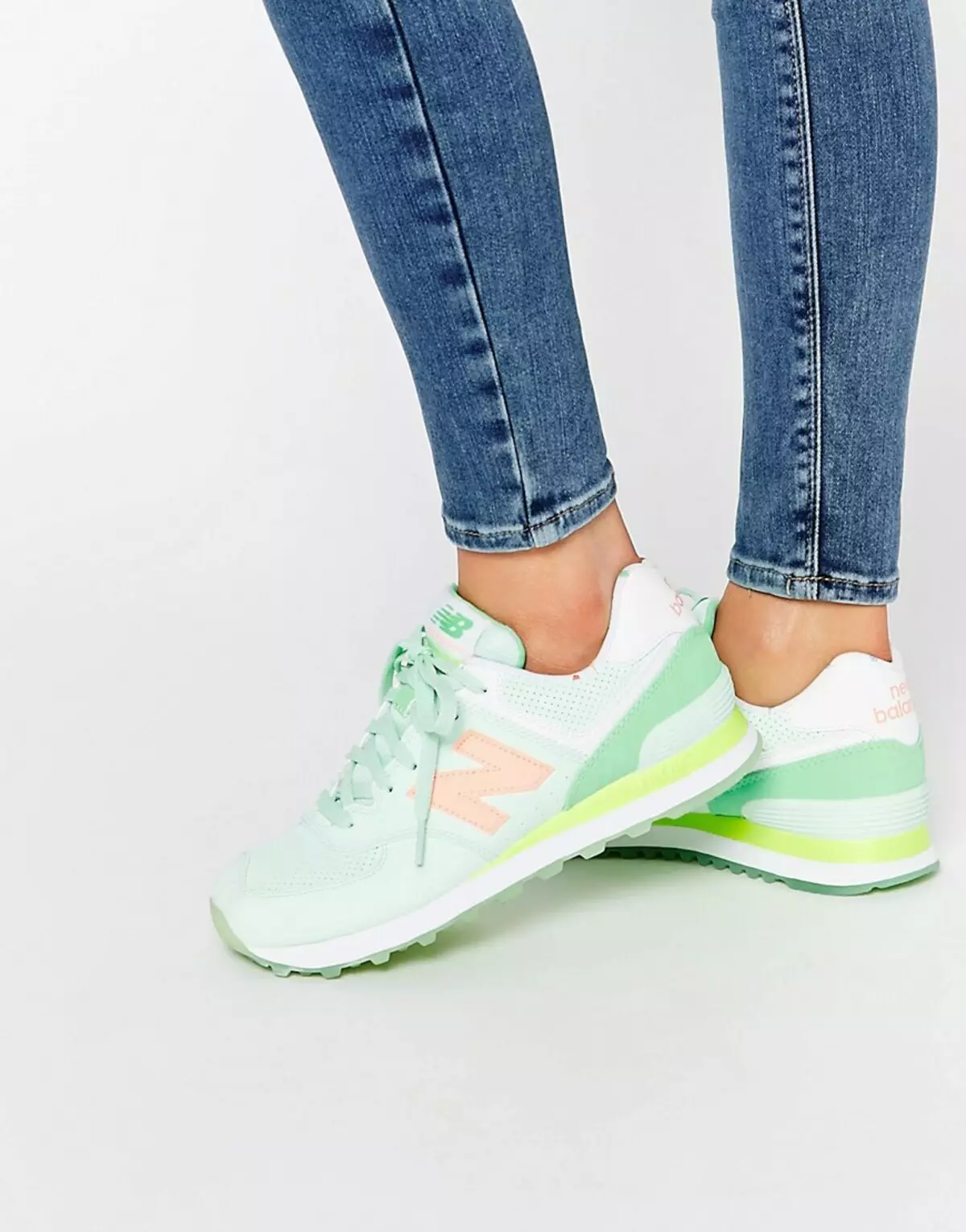 Mint Sneakers (25 wêne): Howawa hilbijêrin û bi çi cilên werzîşê yên mint hene 1946_11