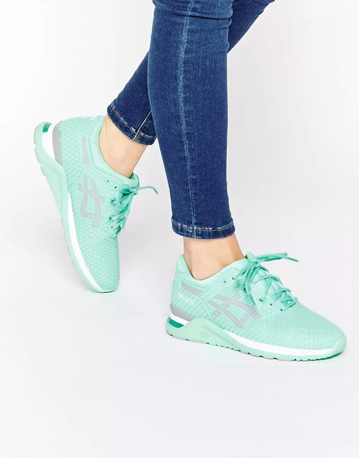 Mint Sneakers (25 Sawirro): Sida loo Doorto iyo waxa la xidhiidha kabaha isboortiga Mint 1946_9