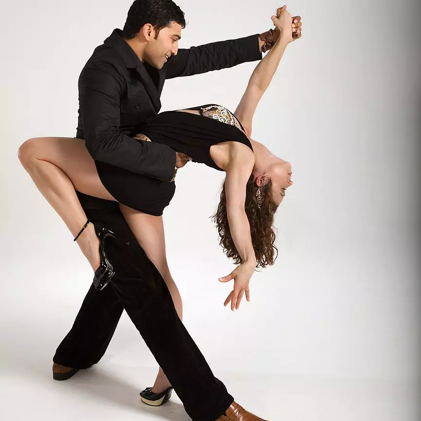 Latin táncok: Latina a kezdő felnőtteknek. A latin-amerikai táncok és profik mínuszjai. Hogyan tanulhatsz táncolni? 19493_20