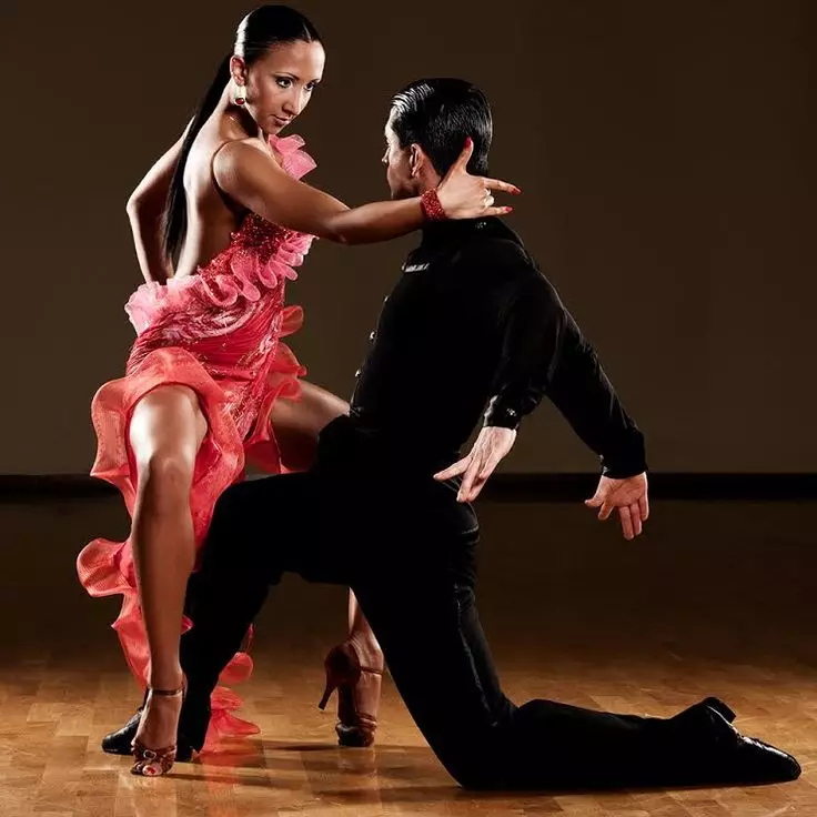 Latinski plesi: Latina za začetnike odraslih. Minuse latinskih ameriških plesov in prednosti. Kako se naučiti plesati? 19493_4