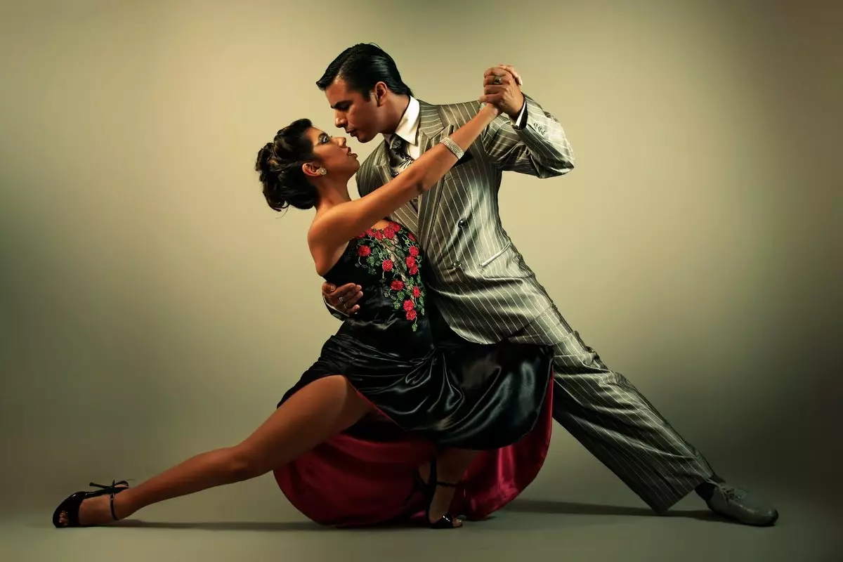 Tango: A wéi engem Land huet den Danz entstanen? Lektioune fir Ufänger Erwuessener. Wéi kann ech léieren ze danzen? Argentinien an aner Tango 19494_2