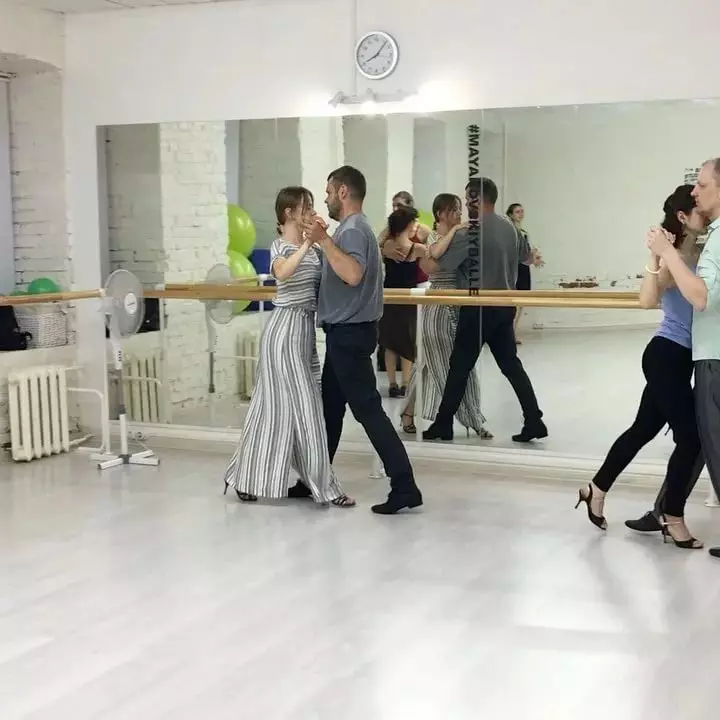 Tango: in quale paese ha originato la danza? Lezioni per gli adulti principianti. Come posso imparare a ballare? Argentino e altro tango 19494_28