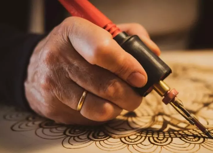 Агач тирәсендә яну тарихы: пирографиянең барлыкка килүе, тышкы кыяфәтенең барлыкка килүе. Хәзерге заманда һөнәрчелек 19499_14