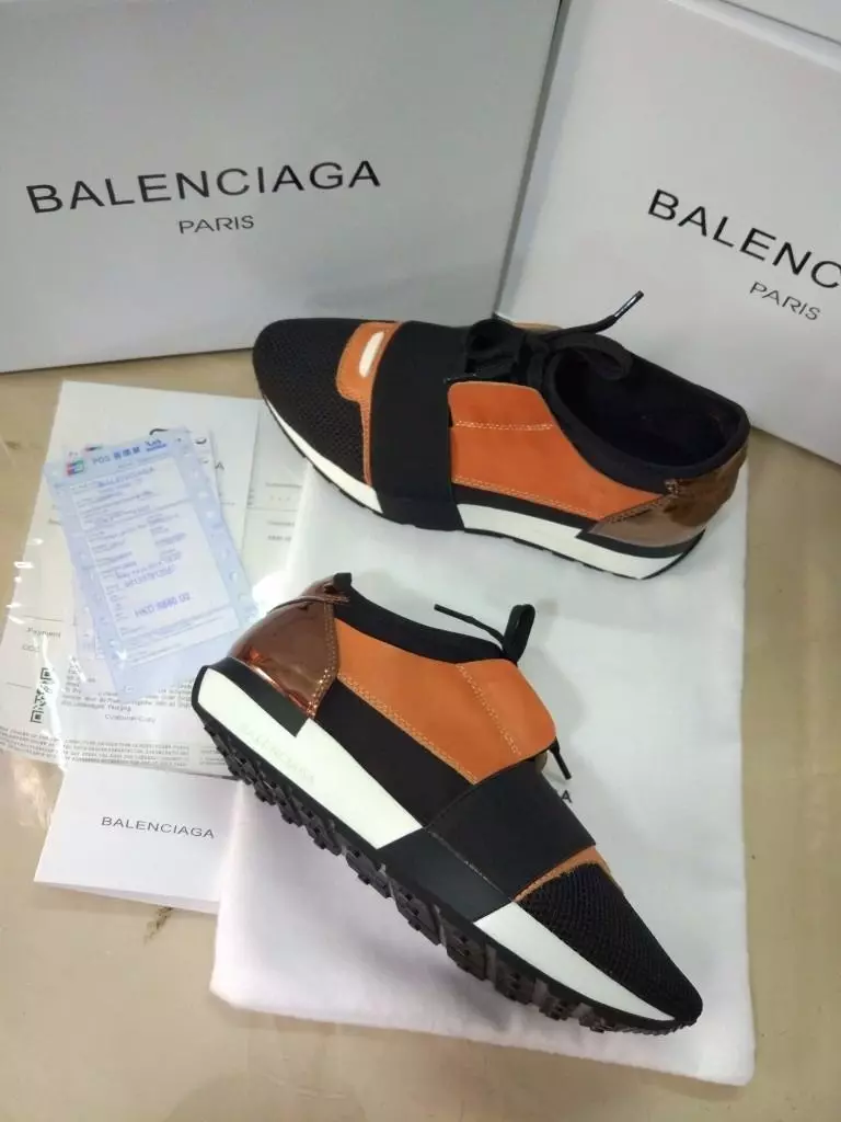 کفش های ورزشی Balenciaga (27 عکس): مدل های اصلی زنان و نسخه های Balosiaga 1953_10