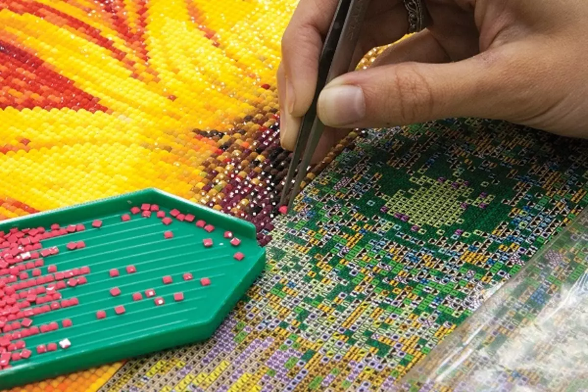 Seti yeDiamondi Mosaica Ongororo yePendi neRhinestones pane Subframe muDiamond Embroidery Technique 19541_12