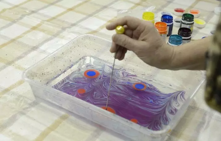 Maling for EBRU: Hvilke maling er nødvendig for å tegne på vannet? Hvordan lage dem med dine egne hender for EBRU? Hva er det og hvordan brukes det? 19548_12