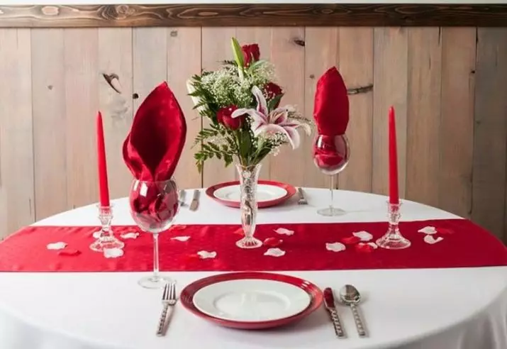 Wie schön, um Servietten auf dem festlichen Tisch zu falten? 52 Fotos, wie Sie das Produkt mit einem Weihnachtsbaum rollen, machen ein Stück Stoffserviette 19554_50