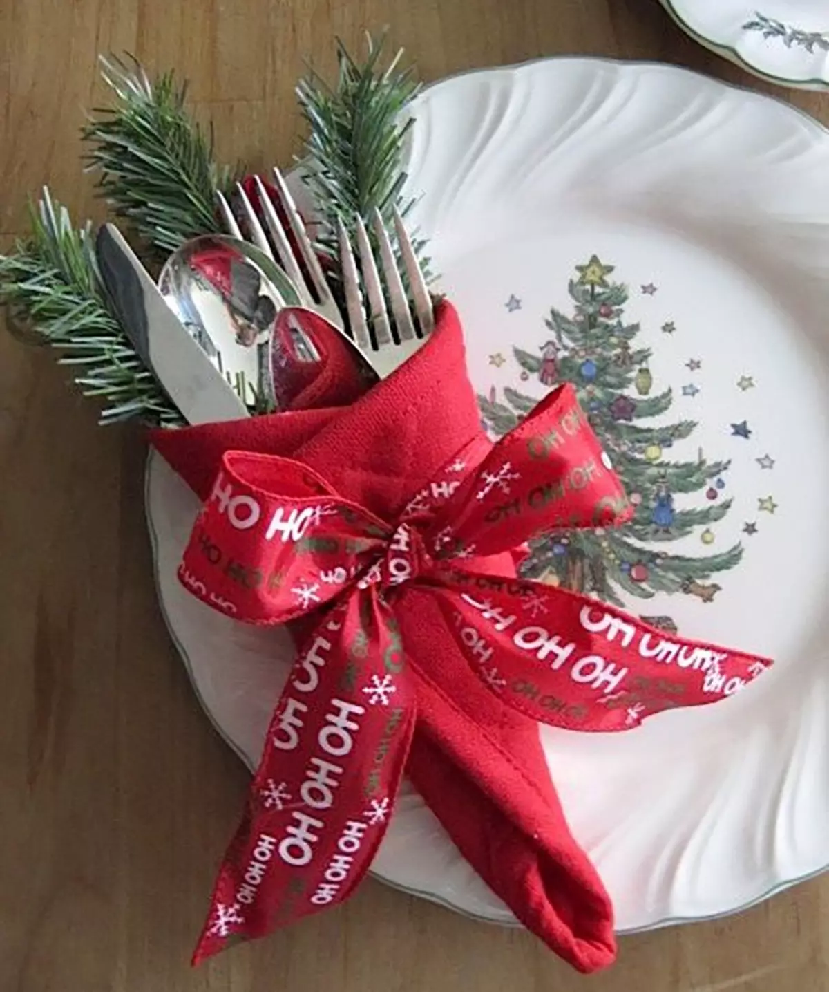 كم هي جميلة لأضعاف المناديل على الطاولة احتفالي؟ 52 صور كيفية طرح المنتج مع شجرة عيد الميلاد، وجعل قطعة من النسيج منديل 19554_51
