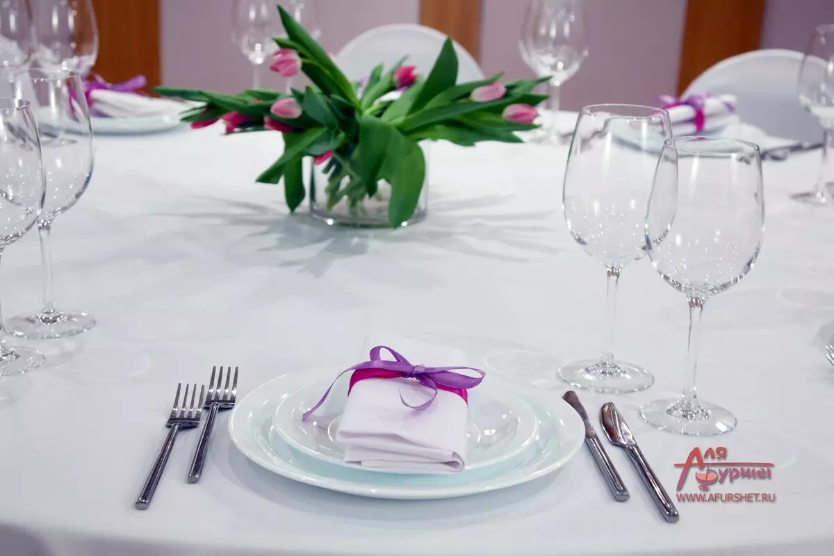 Table setting in a restaurant (35 photos): proper design of the table, dishes feed rules for a banquet, restaurant and full setting 19557_3