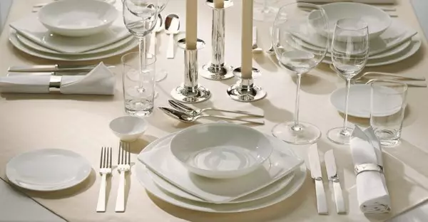 餐厅中的表设置（35张照片）：桌子，宴会，餐厅和全套料理的正确设计 19557_33