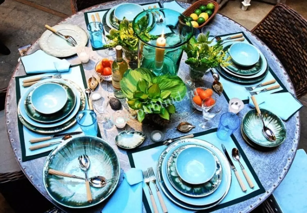 Establiment de taula en un restaurant (35 fotos): disseny adequat de la taula, plats alimentar les regles d'un banquet, restaurant i configuració completa 19557_34