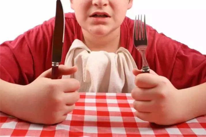 Hur man håller kontakten? 40 bilder i vilken hand håller kniven för etikett och hur man använder bestick i restaurangen, liksom en gaffel och kniv 19561_4