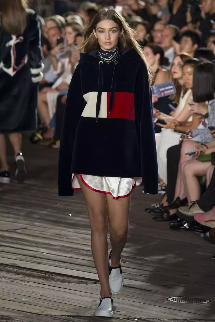 Tommy Hilfiger πάνινα παπούτσια (42 φωτογραφίες): Μοντέλα γυναικών από τον Tommy Hilfiger 1978_33