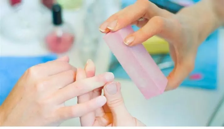 Manikúra: Co je to? Vyberte si krásný design nehty na rukou pro ženy. Jak udělat nehty v jednom tónu s postřikovačem a postřikem? 197_19
