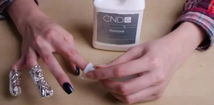 Маникюр: Какво е това? Изберете красив дизайн на ноктите за жените. Как да направим ноктите в един тон с пръскач и пръскане? 197_26