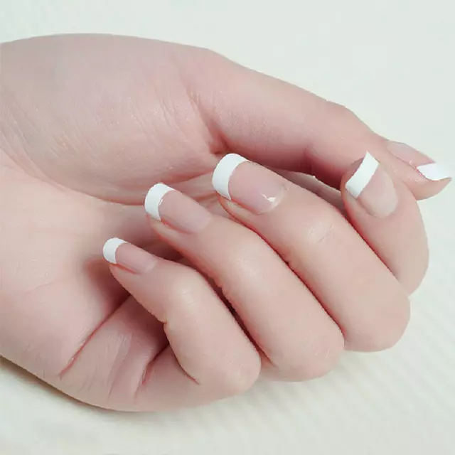 Manicure: Co to jest? Wybierz piękny wygląd paznokci na rękach kobiet. Jak zrobić paznokcie w jednym tonem ze zraszaczy i rozpylanie? 197_55