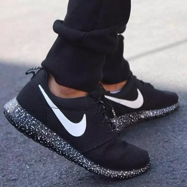 Roshe Sneakers (22 foto's): oersjoch fan it populêre model fan sneakers Nike Roshe One print 1985_5