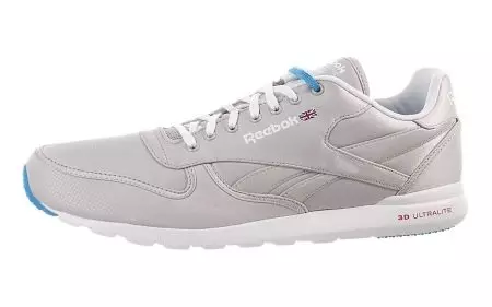 White Sneakerers Reebok (41 Ata): o le a le mea e fai ai ni ata faʻataʻitaʻi, iloiloga e uiga i Ribok Sneakers 1996_20