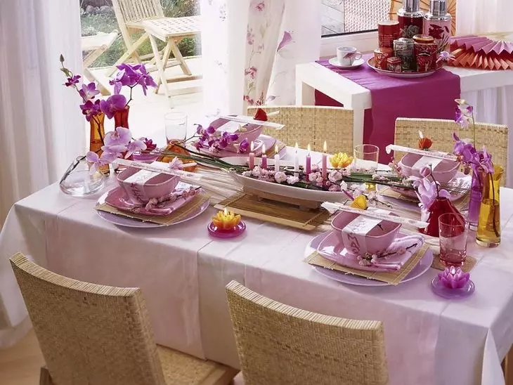 Jak ozdobić stół urodzinowy? 82 Zdjęcie piękna dekoracja w domu. Jak zrobić świąteczny stół kolegi i własne ręce? 199_11