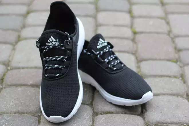 Yaz Sneakers Adidas (27 fotoğraf): Popüler bir markanın ayakkabı ışık modellerinin özellikleri ve avantajları 2001_10