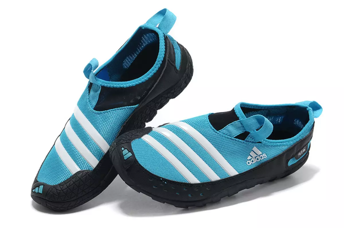 کفش های تابستانی Adidas (27 عکس): امکانات و مزایای مدل های سبک کفش از یک نام تجاری محبوب 2001_17