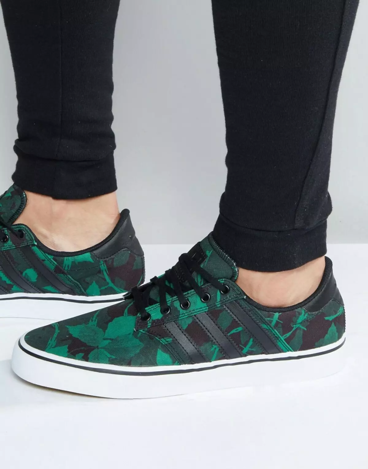 Green sneakers (foto 41): ụdị akwụkwọ ndụ akwụkwọ ndụ ụmụ nwanyị 2013_25