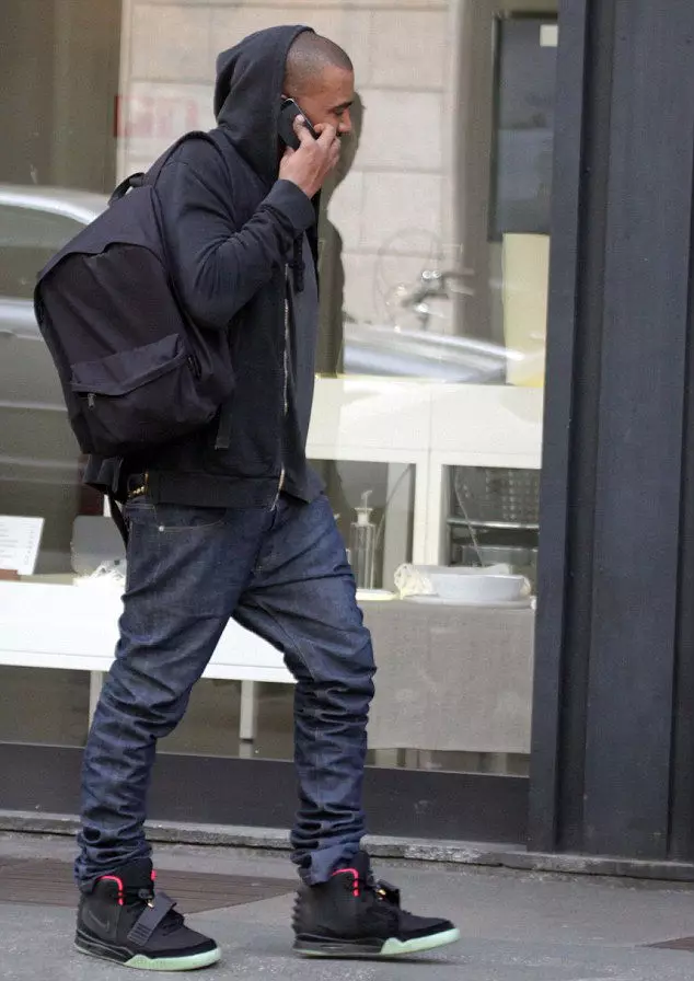 Kanye West Sneakers (30 larawan): Yeezy Boost mga modelo mula sa Kanye West 2015_24