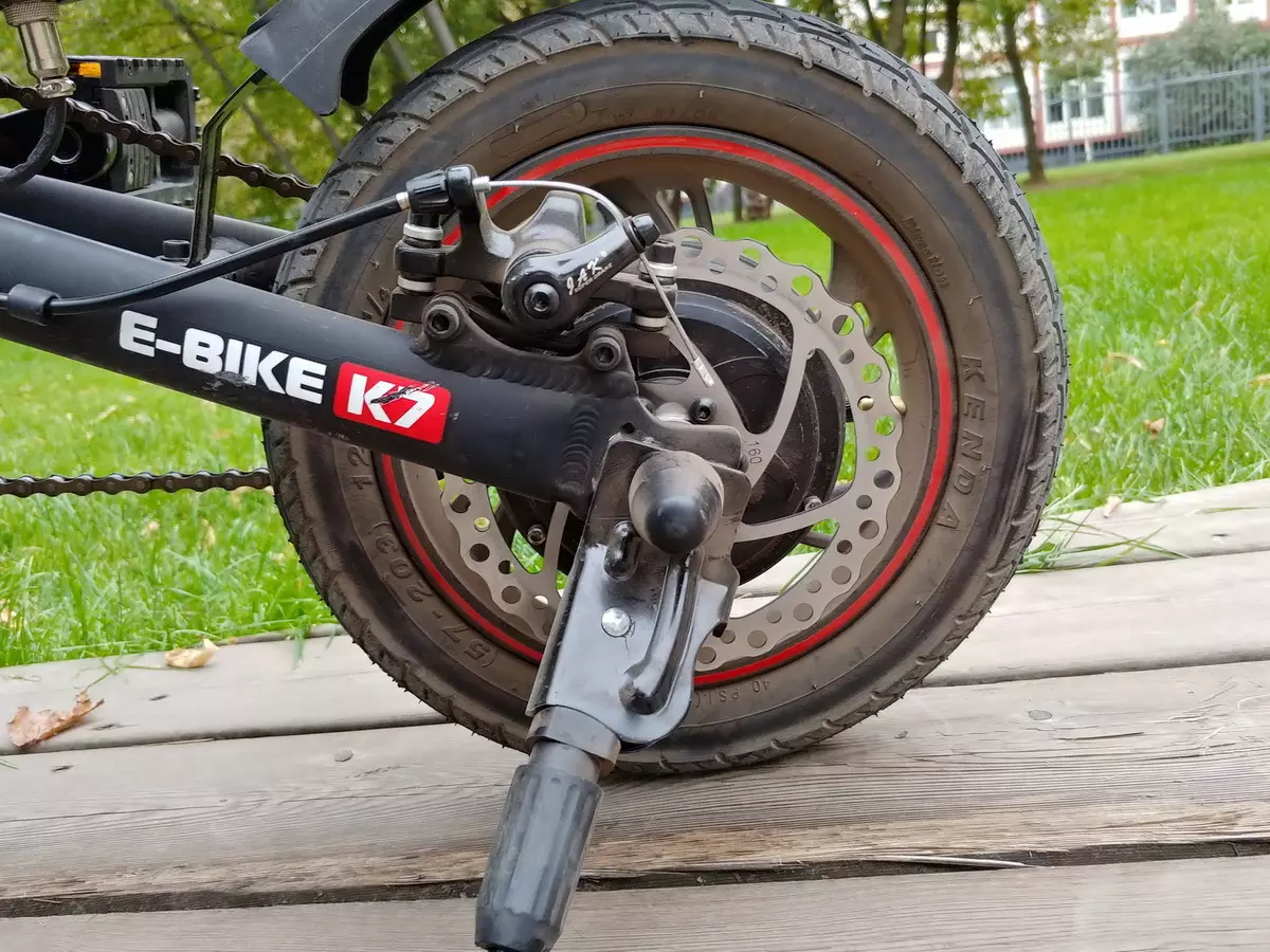 ລົດຖີບໄຟຟ້າ Iconcles: ລົດຖີບສີດໍາ K202 ແລະ E-Bike K7, K9 ແລະແບບອື່ນໆ. ຂໍ້ດີແລະຂໍ້ເສຍປຽບຂອງພວກເຂົາ 20188_10