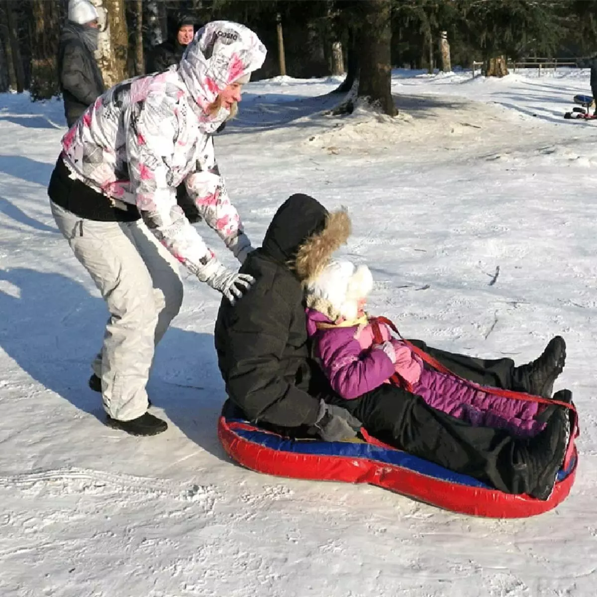 Tubulação dupla: Escolha um Cheerbank duplo para patinar na neve. Melhores modelos de trenó duplo inflável. Como armazená-los? 20194_9
