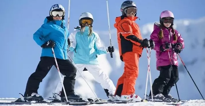 Kinder ski's (45 foto's): hoe u ze kiest om ze voor een kind te kiezen? Ski met schoenen en zonder. Hoe kies je hun maat op school en kinderen? Hout en plastic ski's 20212_37