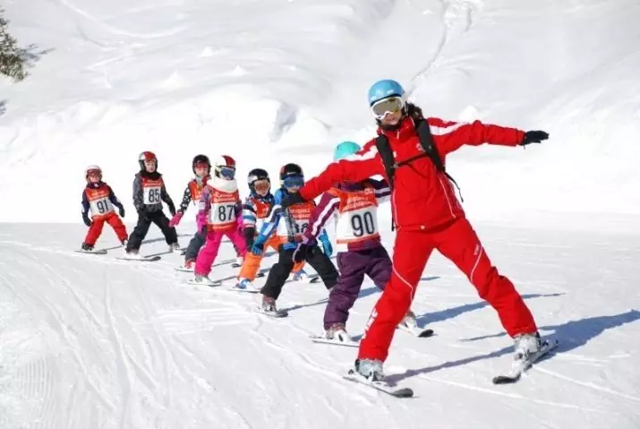 Ski kanak-kanak (45 foto): Bagaimana untuk memilih mereka untuk memilih mereka untuk kanak-kanak? Ski dengan kasut dan tanpa. Bagaimana untuk memilih saiz mereka ke sekolah dan kanak-kanak? Kayu dan ski plastik 20212_4