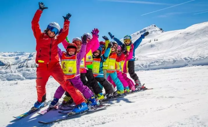 Дечији скије (45 фотографија): Како их изабрати да их изаберу за дете? Скијање са ципелама и без. Како бирати њихову величину у школу и децу? Скијеви од дрвета и пластике 20212_43