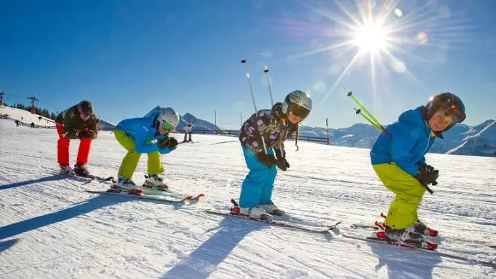 esquís per a nens (45 fotos): com triar a triar-per a un nen? Esquiar amb les sabates i per fora. Com triar la seva mida a l'escola i els nens? Fusta i plàstic esquís 20212_44