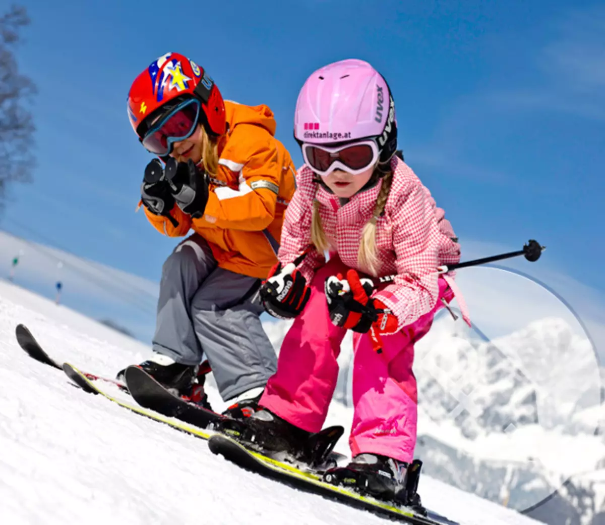 Kevirên zarokan (45 wêne): Meriv çawa wan hilbijêrin ku ji bo zarokek hilbijêrin? Ski bi pêlavan û bê. Meriv çawa mezinahiya xwe li dibistanê û zarokan hilbijêrin? Dar û daristanên plastîk 20212_7