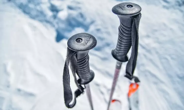 Ski Sticks. Ինչպես ընտրել լեռնային դահուկների աճը: Աստղադիտակի եւ այլ մոդելներ: Ինչու է դահուկորդները ձողիկներ ձողիկներ: Չափերը 20216_10
