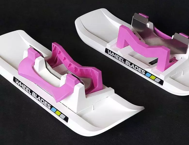 Skiën voor kinderwagen: pads op de wielen van een kinderwagen voor de winter, mini-ski's op de voorwielen en sets van 4 stuks., Tips om te kiezen 20237_18