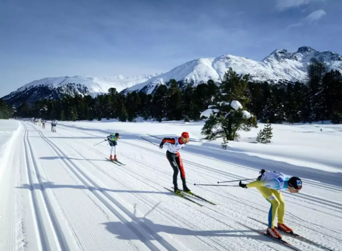 स्केटमधील क्लासिक स्कीस किती भिन्न आहे? स्केट स्ट्रोकसाठी स्केटमधून क्रॉस-कंट्री स्की 