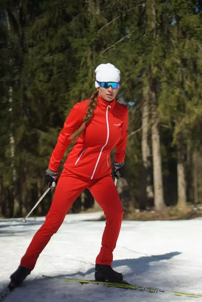 Cross-Country Skiing- ի զգեստներ. Կանանց եւ տղամարդկանց, Racing Ski կոստյումներ եւ մարզական մոդելներ վերապատրաստում: Ինչպես ընտրել ձմեռային կոստյում: Դահուկորդների մոդելների վարկանիշ 20245_13