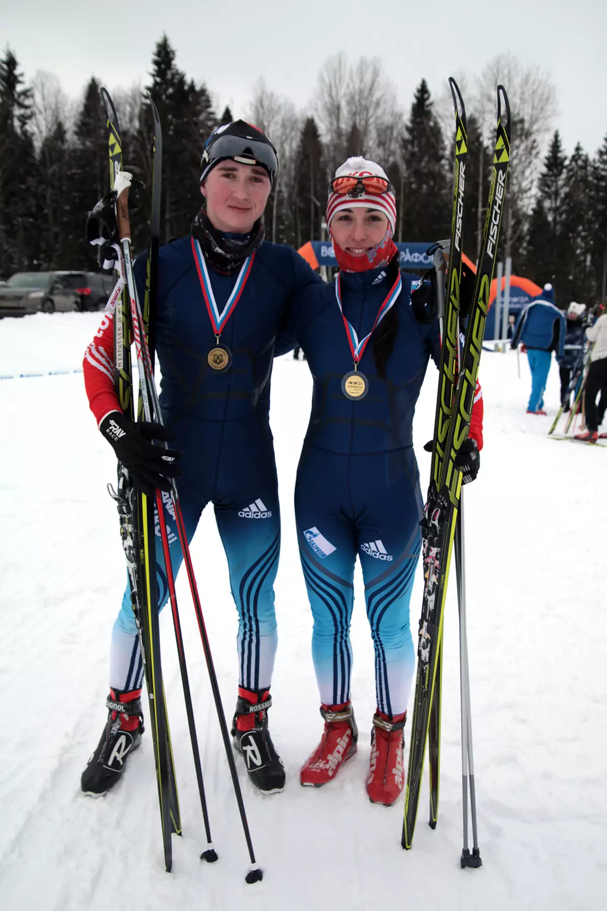 Costumes for cross-country skiing: female and men's, racing ski suits and training sports models. How to choose a winter suit? Skier models rating 20245_22
