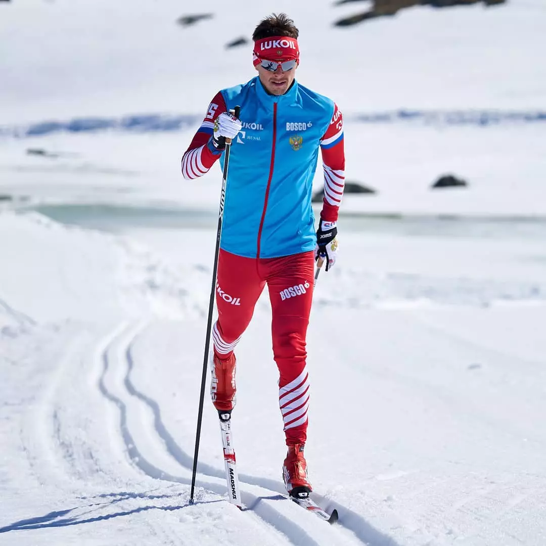 Kros kayağı için kostümler: Bayan ve erkek, yarış kayak takımları ve eğitim spor modelleri. Kış takım elbise nasıl seçilir? Kayakçı modelleri değerlendirmesi 20245_34