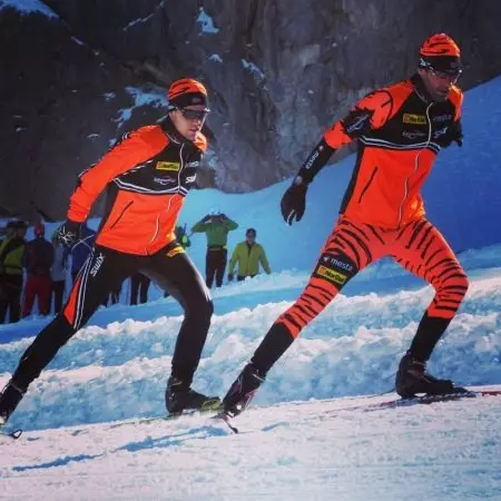 Trang phục cho trượt tuyết xuyên quốc gia: Nữ và nam, Phù hợp với Ski Racing và Đào tạo mô hình thể thao. Làm thế nào để chọn một bộ đồ mùa đông? Đánh giá mô hình trượt tuyết 20245_4