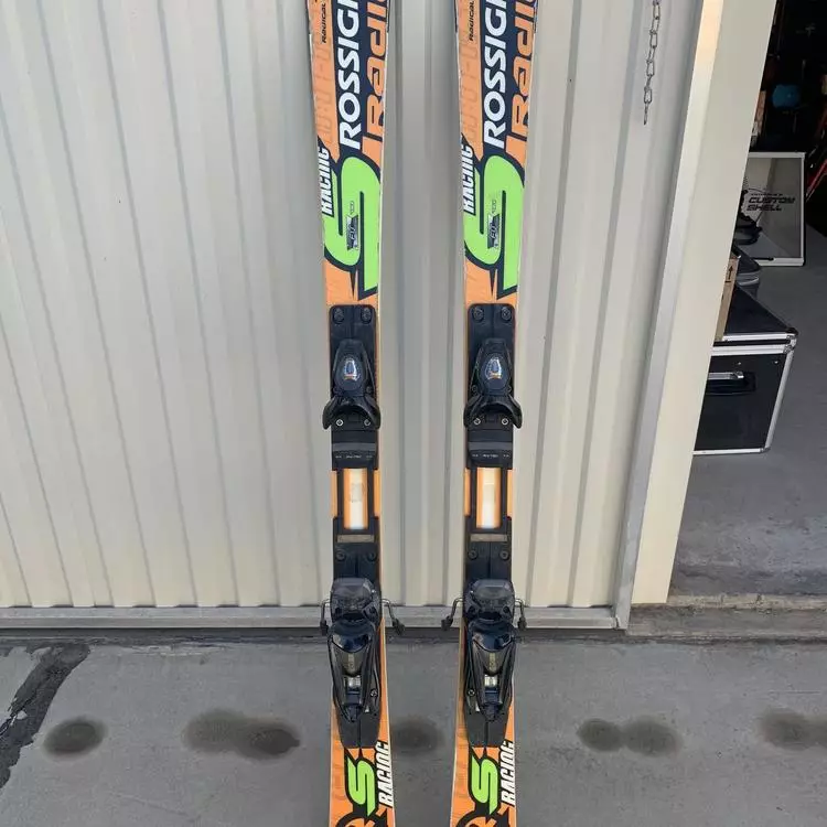 Rossignol ndër-ski vend: Përmbledhje e fëmijëve skate dhe modele të rritur. Tabelën e shënimit dhe përzgjedhjes. Si të instaloni fasteners? 20252_4