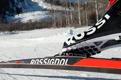 Rossignol ndër-ski vend: Përmbledhje e fëmijëve skate dhe modele të rritur. Tabelën e shënimit dhe përzgjedhjes. Si të instaloni fasteners? 20252_9