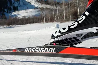 Ski lintas negara Rossignol: Ikhtisar anak-anak skate dan model dewasa. Menandai dan tabel seleksi. Bagaimana cara menginstal pengencang? 20252_9